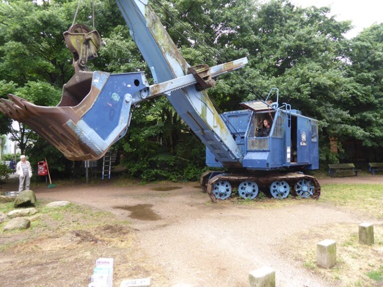 Bagger von Menck und Hambrock bei Vorführung 2018