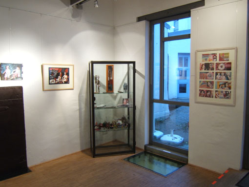Eingangsbereich mit Vitrine Ausstellung 2007 Kesselhaus