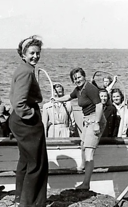 Annaliese Teetz geht an Bord. Fotorechte Förderkreis Historisches Blankenese Hamburg